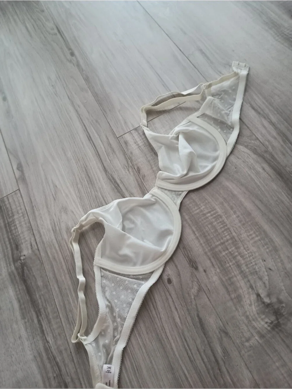 NWT Victoria's Secret Vintage White Swiss Dot Mesh Unlined Underwire Bra 34C